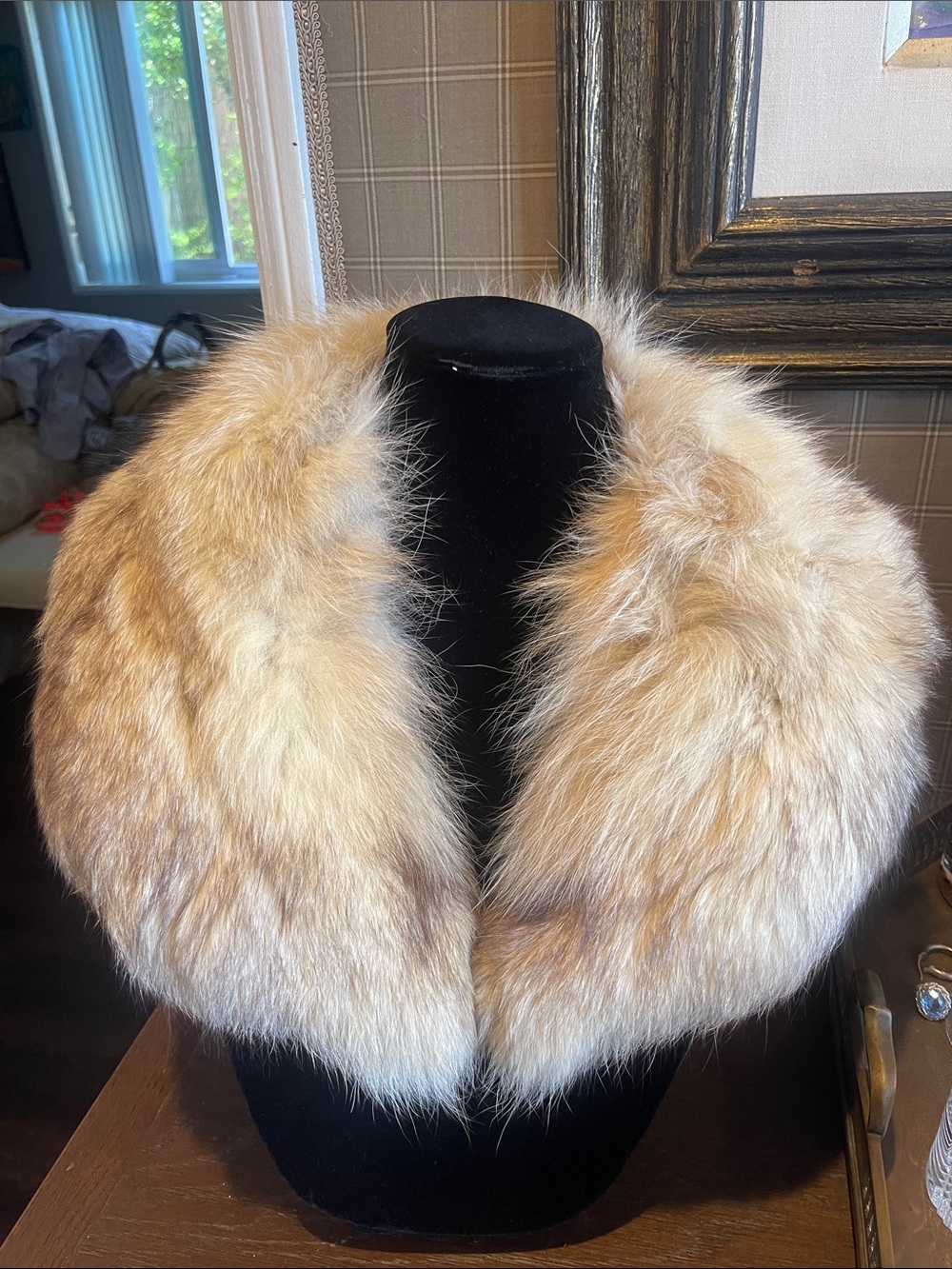 Natural fur collar 28”
